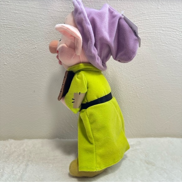 🔵 Disney Plush Dopey Dwarf Holding “Free Kiss’s” Sign - Picture 2 of 10